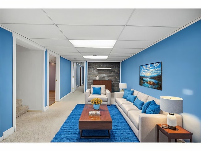 Building Photo - 4 Bed - 2 Bath Brooklyn Park Home with Lar...