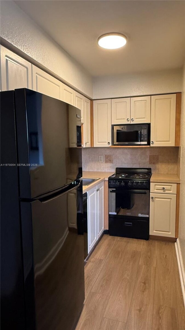 Building Photo - 2607 NE 8th Ave