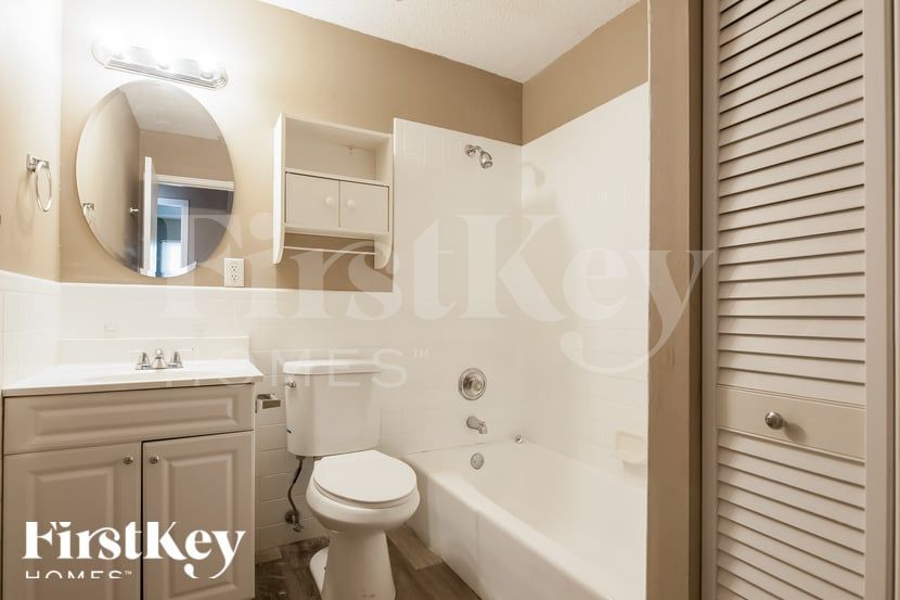 Building Photo - 9553 Winkler Dr