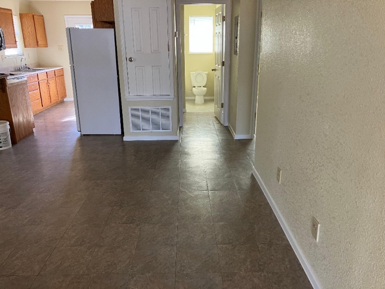 Building Photo - 504 Cantrell Ave