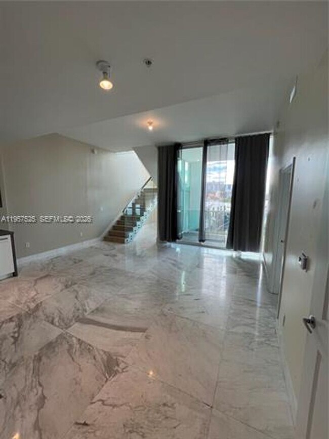 Building Photo - 400 Sunny Isles Blvd