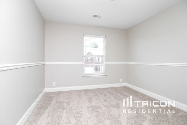 Building Photo - 4212 Aurora Cir