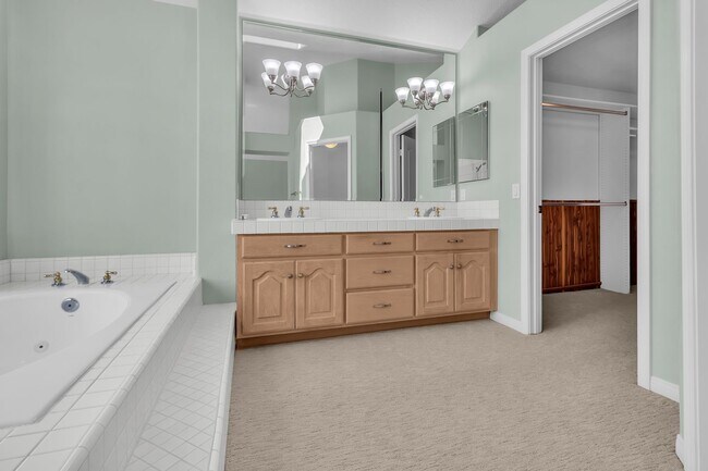 Building Photo - 12 Bergamo