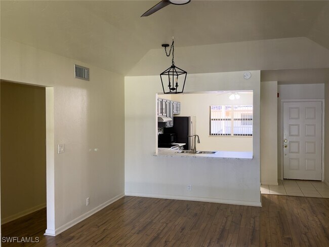 Building Photo - 1801 Courtyard Way