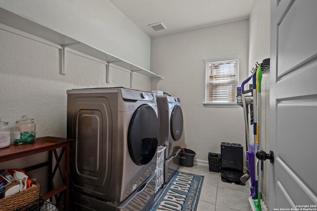 Building Photo - 13044 Louberg Vly