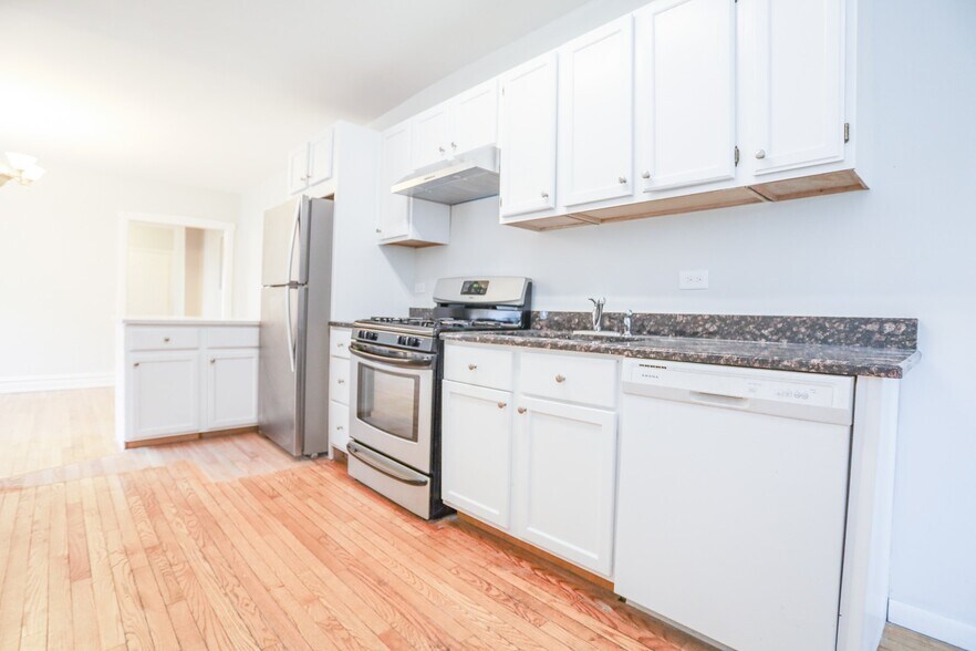 Building Photo - 5610 N Ashland Ave