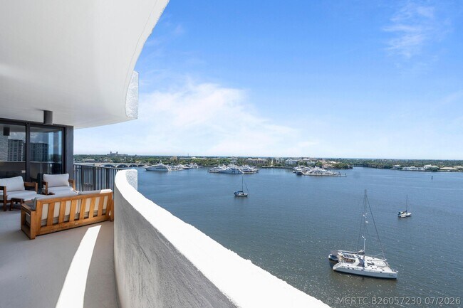 Building Photo - 1200 S Flagler Dr