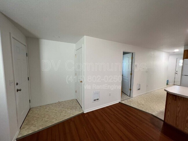 Building Photo - 2521 NW Cedar Ave