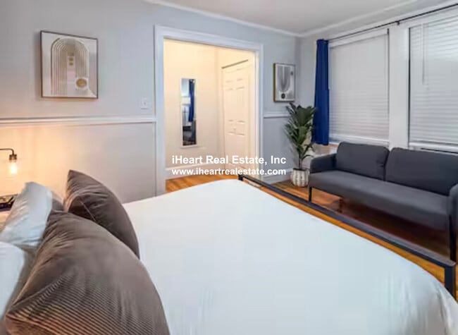 Building Photo - 65-67 Saint James Cir. Unit 1