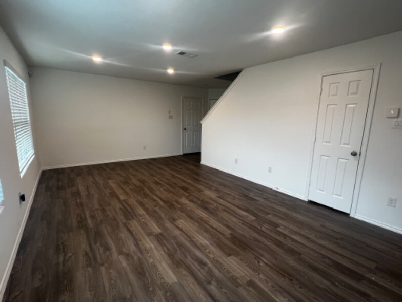 Building Photo - 5254 Elrington Vly Ln