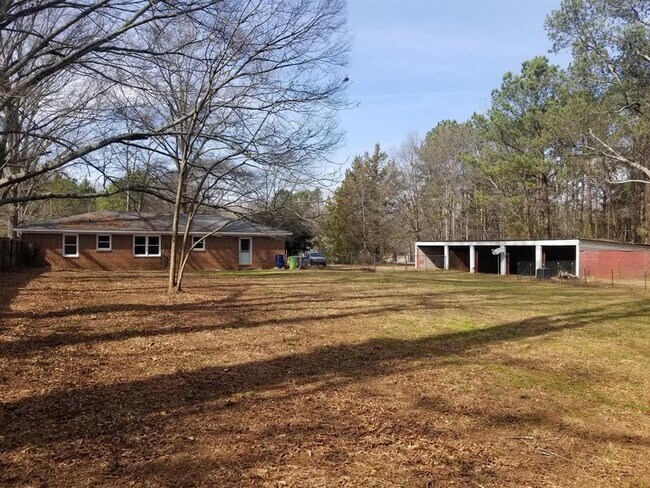 Building Photo - 180 N Burson Ave