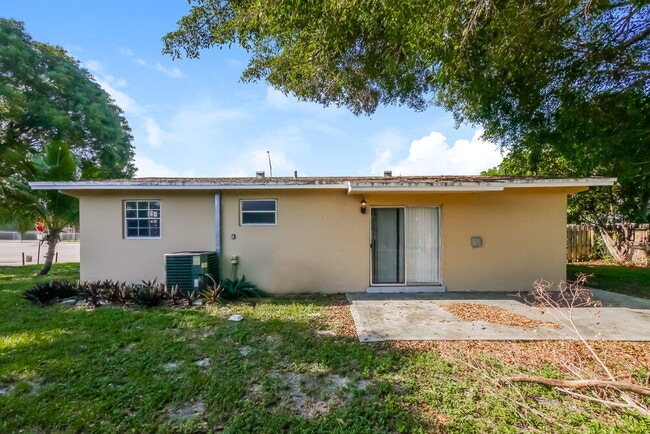 Building Photo - 7311 Miramar Pkwy