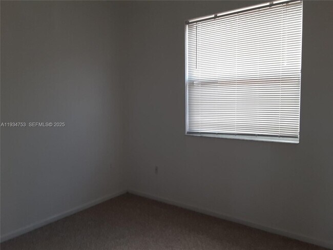 Building Photo - 3760 NE 9th Ct