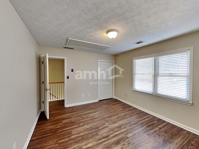 Building Photo - 175 Garrison Crossing
