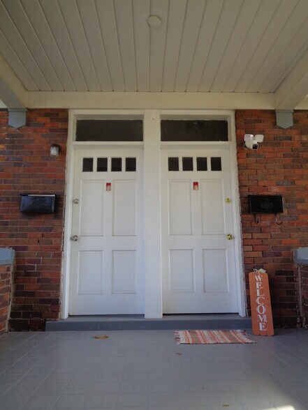 Building Photo - 868 Academy Ave