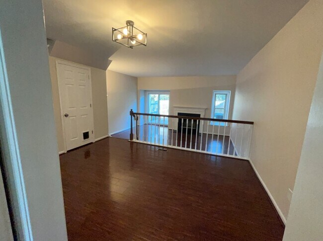 Building Photo - 713 Chimney Hill Ln