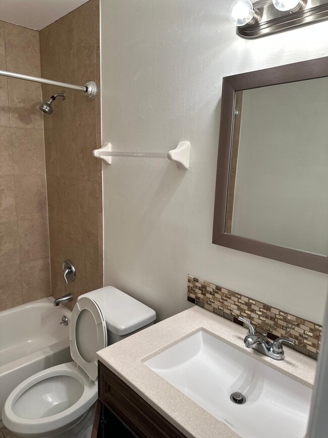 Building Photo - 1253 White Pine Dr