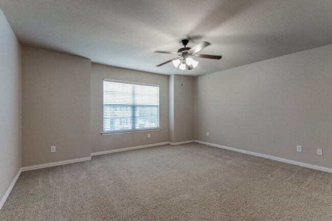 Building Photo - Spacious 3-Bedroom Townhouse with 2.5 Baths in North Fort Worth