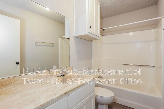 Building Photo - 7705 Red Oak St
