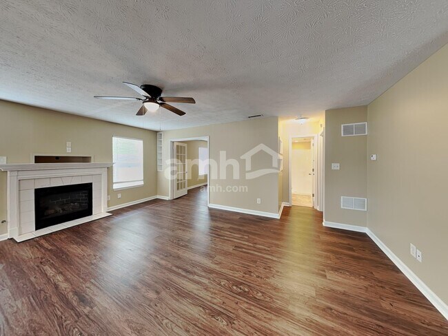 Building Photo - 1196 River Ridge Dr