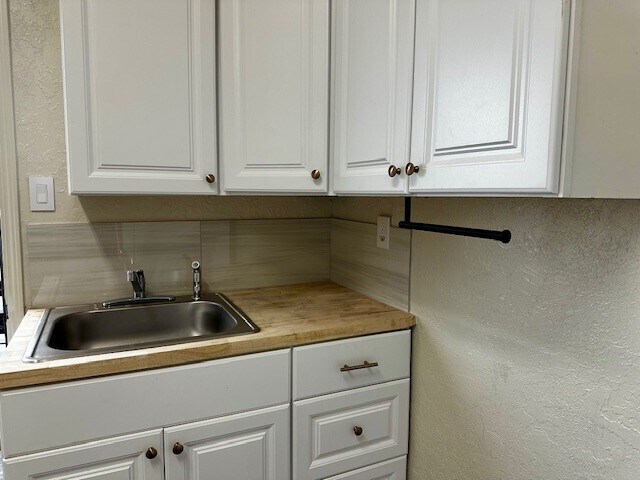 Building Photo - 306 E Olive St