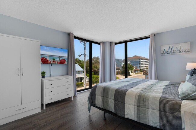 Building Photo - 1425 S Ocean Blvd