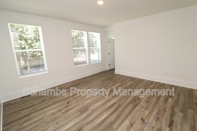 Building Photo - 110 Byrum St