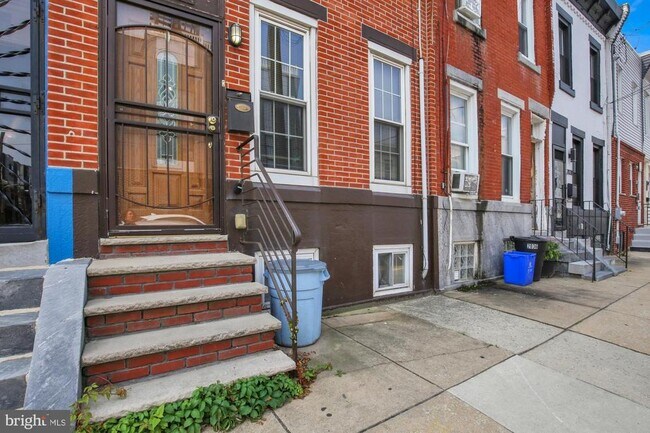 Building Photo - 2034 Tasker St