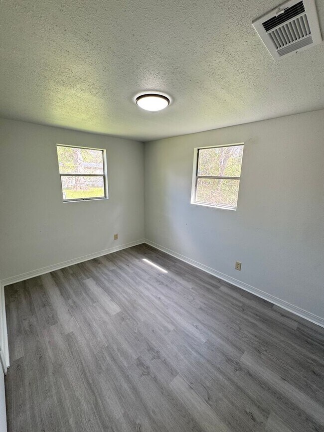 Building Photo - Near Cargill Park!