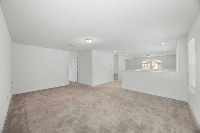 Building Photo - 528 Ayinger Ln
