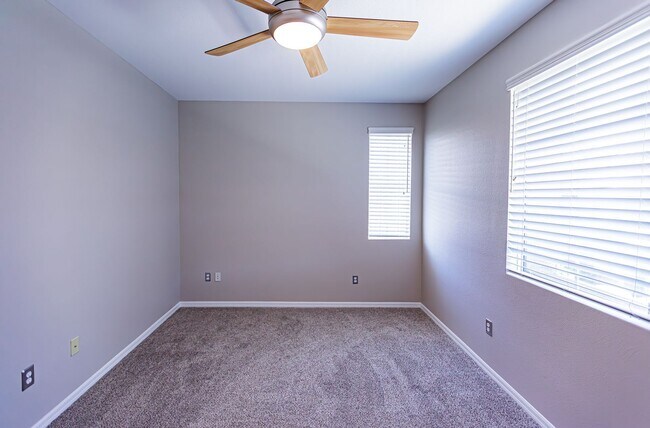 Building Photo - Townhome near Downtown Summerlin