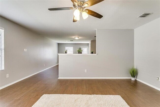 Building Photo - 909 Poncho Ln