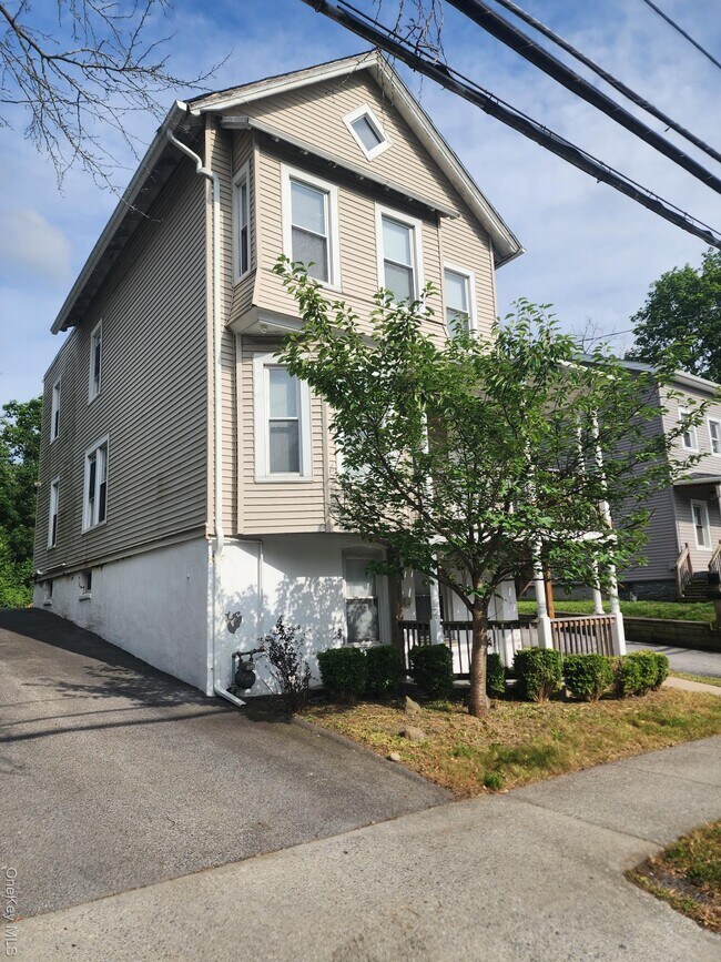 Primary Photo - 157 N Clinton St