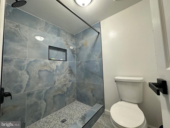 Building Photo - 12103 Salemtown Dr