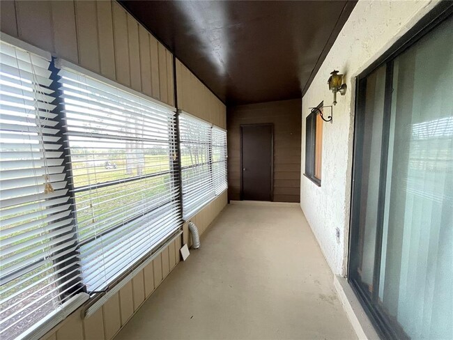 Building Photo - 510 Fairways Cir