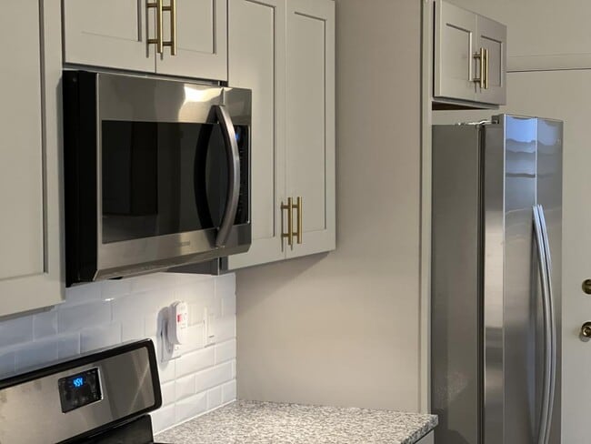 Building Photo - 9 W 2nd Ave