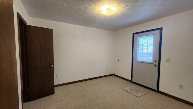 Building Photo - 304 Remington Ct