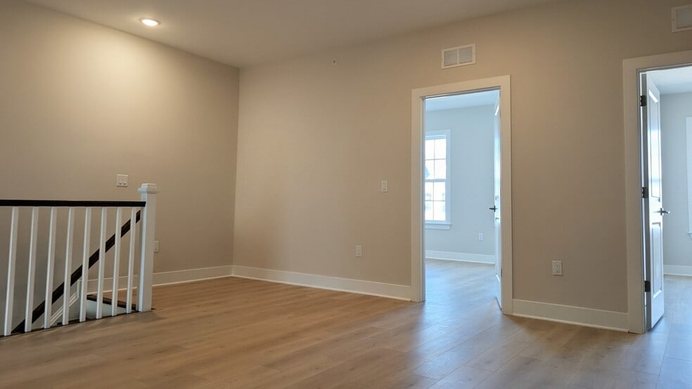 Building Photo - 3703 Jordan Dr