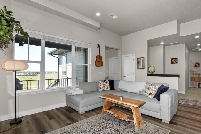 Building Photo - 6826 School House Dr