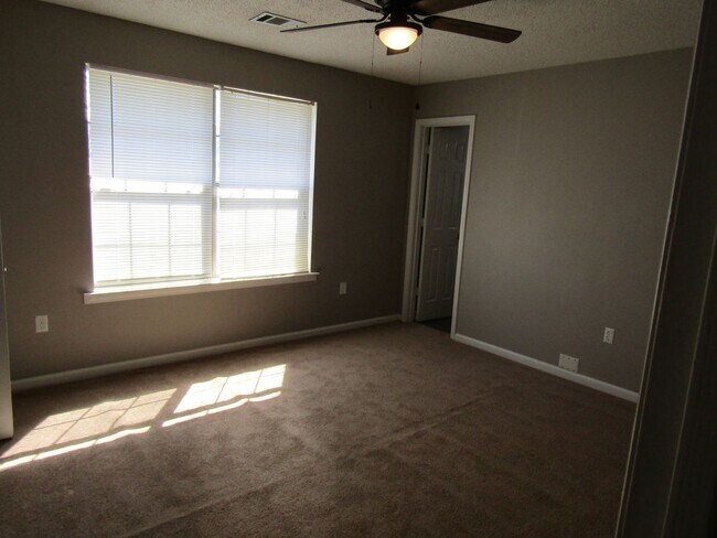 Building Photo - 1271 Windrow Dr