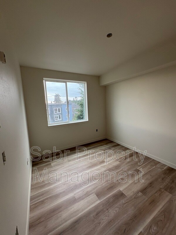 Building Photo - 1520 N Bryant St