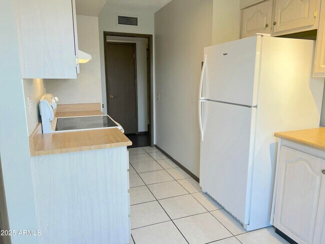 Building Photo - 9714 W Branding Iron Dr