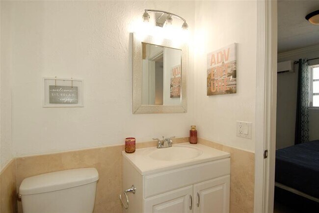 Building Photo - 21 NE 57th Ct