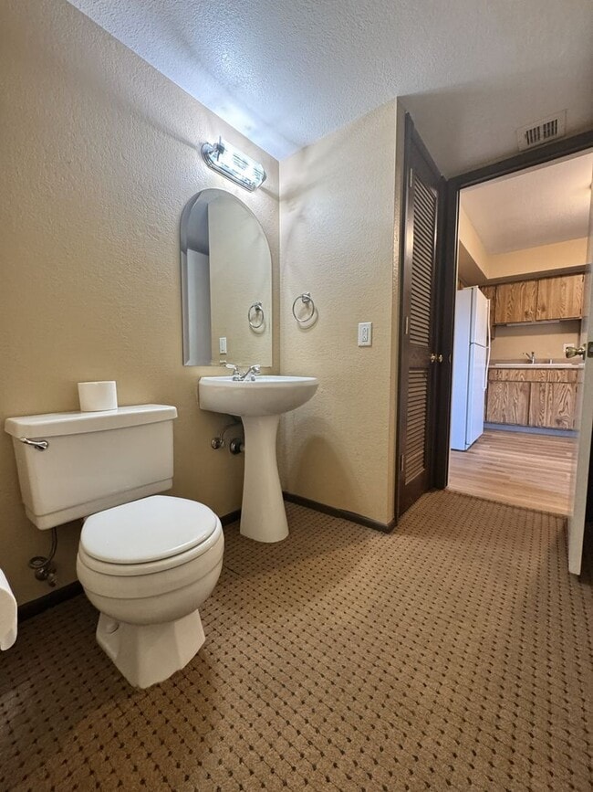 Building Photo - ***MOVE IN SPECIAL*** 2 STORY TOWNHOME WITH ATTACHED GARAGE WATER INCL