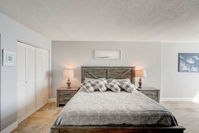 Building Photo - Seaside Serenity: Luxurious Gulf-Front Retreat on Southern Longboat Key