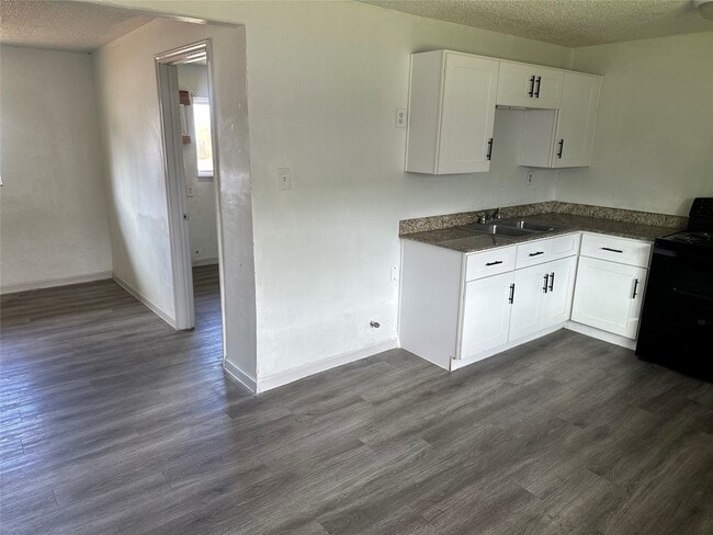 Building Photo - 5405 Suez St