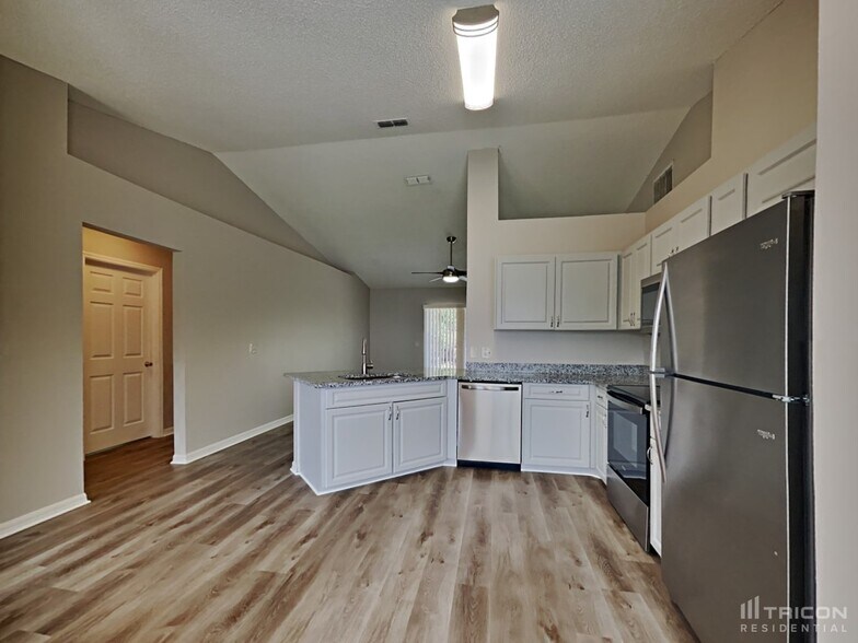 Building Photo - 16 Rymsen Ln