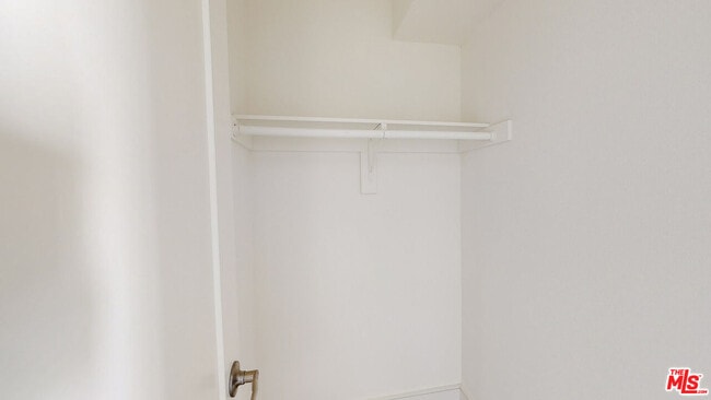 Building Photo - 953 Mariposa Ave