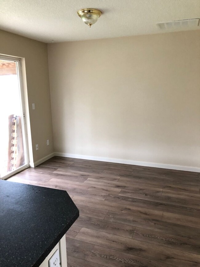 Building Photo - 3 Bedroom 2.5 bath house in Newberg