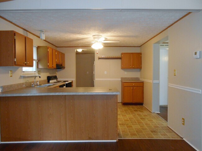 Building Photo - Large 3 Bedroom 3 Bathroom Modular Home in...